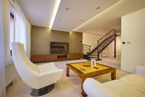Studio - Split Level