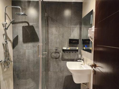 Bathroom, Dar Wed hotel suites in Al Nuzhah