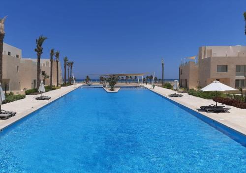 2 BR apartment @mangroovey privet beach