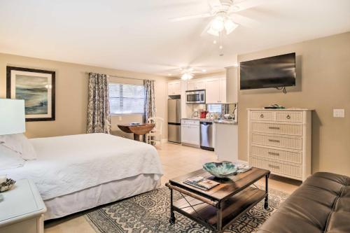 Naples Studio with Dock and Pool Access - by Beach! - image 2