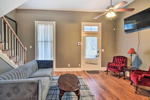 Stylish Vicksburg Apt with Porch - 2 Mi to Casino!