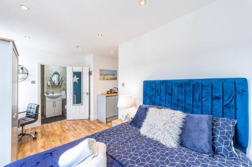 Stunning house close to the stadium + Hot tub!, Liverpool (photo 9)