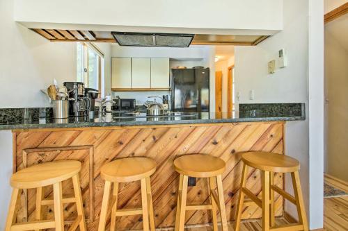 3 Mi to Attitash Resort Condo with Mtn Views!