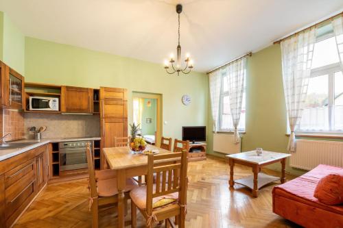 2 bedrooms, 4 beds