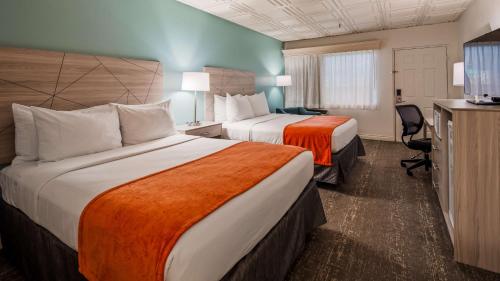 Queen Room with Two Queen Beds - Non-Smoking