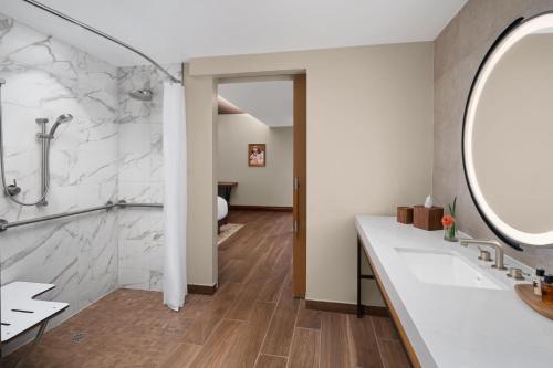 Bathroom, The Ben, Autograph Collection in West Palm Beach (FL)