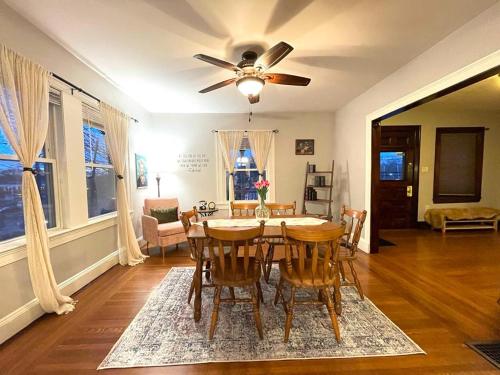 -No22- Comfy Room in a House - 5 min to Green Line T Station & Newton Wellesley Hospital at Newton B in Newton (Massachusetts)