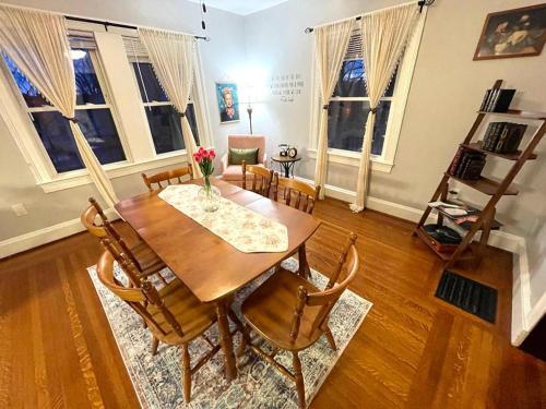 -No22- Comfy Room in a House - 5 min to Green Line T Station & Newton Wellesley Hospital at Newton B in Newton (Massachusetts)