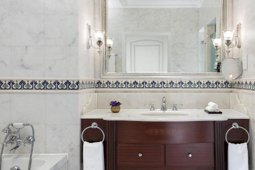 430808628 The Ritz-Carlton, Istanbul at the Bosphorus