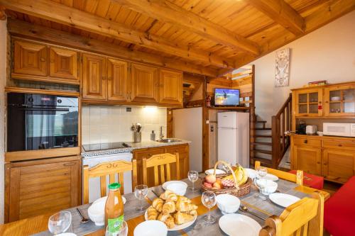 Chalet les Lupins Bleus au pied des pistes Font-Romeu Pyrénées 2000 Chalet les Lupins Bleus au pied des pistes Font-Romeu Pyrénées 2000