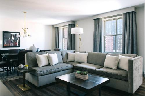 Marriott St. Louis Grand - image 11