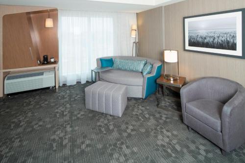 Courtyard by Marriott Dallas Midlothian at Midlothian Conference Center