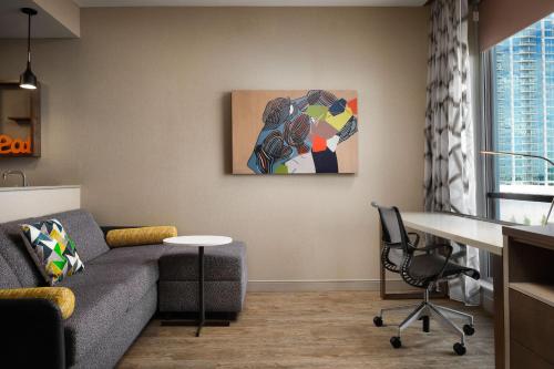 1 Bedroom Suite, 1 King, Sofa bed