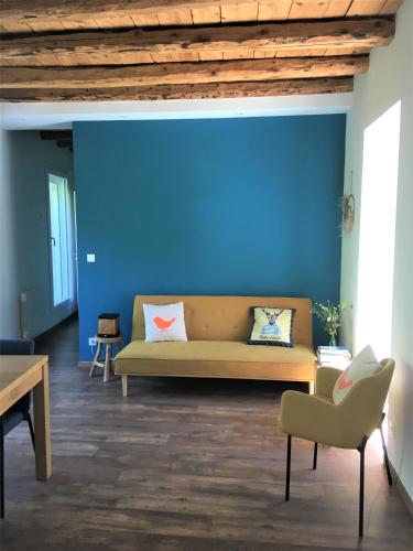 2 bedrooms, 5 beds