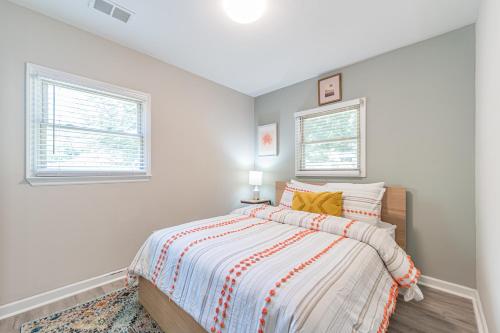 Spacious 3BR/2.5BA Cozy Fireside Home in Marietta in Marietta, USA
