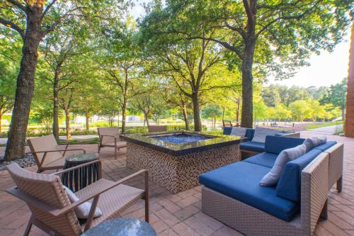 บริการและสิ่งอำนวยความสะดวก, เดอะวูดแลนด์ส วอเตอร์เวย์ แมริออท โฮเต็ล แอนด์ คอนเวนชั่นเซ็นเตอร์ (The Woodlands Waterway Marriott Hotel & Convention Center) in เดอะ วู้ดแลนด์ (TX)