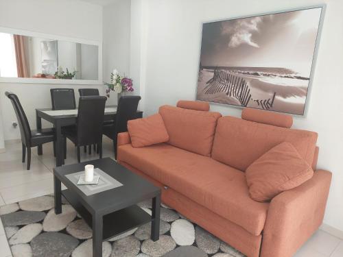  Townhouse El Camison, Unterkunft in Playa de las Americas