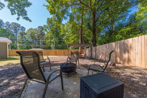 Facilities, Spacious 3BR/2.5BA Cozy Fireside Home in Marietta in Smyrna (GA)