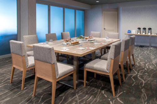 Rochester Airport Marriott - image 11