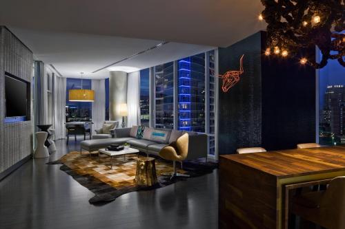 W Dallas - image 5