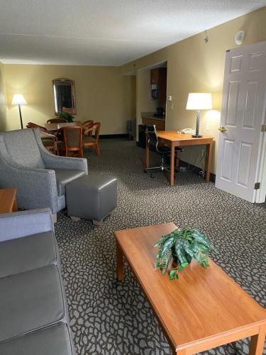 Wingate by Wyndham Little Rock - image 13