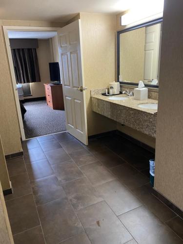 Wingate by Wyndham Little Rock - image 11