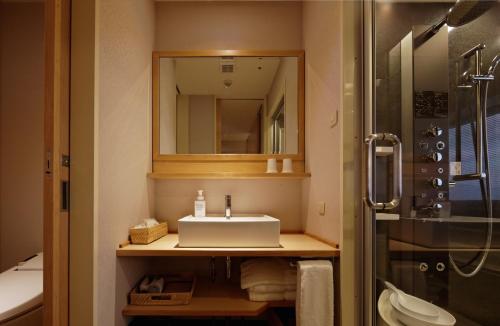 Cocochee Hotel Numazu Stop at Cocochee Hotel to discover the wonders of Mount Fuji. Featuring a complete list of amenities, guests will find their stay at the property a comfortable one. Facilities like free Wi-Fi in all r