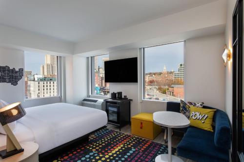 King Room with City View - Hearing Accessible