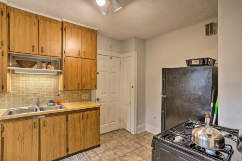 Lakewood Home w/ Yard ~ 8 Mi to Cleveland! in Lakewood (OH)