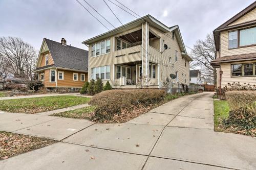 Lakewood Home w/ Yard ~ 8 Mi to Cleveland! in Lakewood (OH)