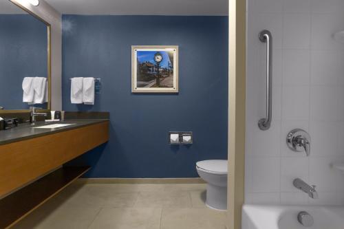 Fairfield by Marriott Inn & Suites Elizabeth City - 화장실