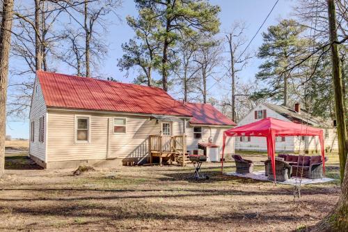 B&B Delmar - Charming Laurel Home with Gazebo and Fireplace! - Bed and Breakfast Delmar