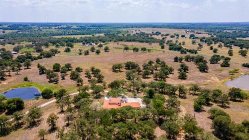 Magnificent 90-acre Texas Ranch Estate On San Marcos River - 5 Bedrooms - Newly Renovated & Professionally Furnished 9t Ranch By Boutiq