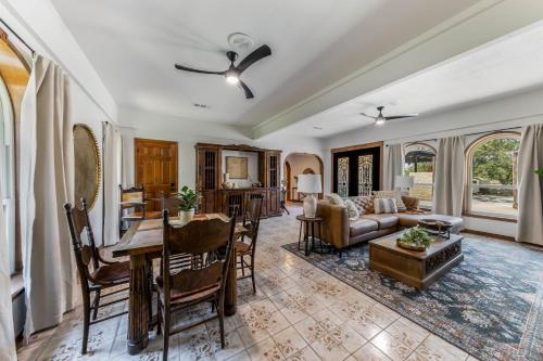 Magnificent 90-acre Texas Ranch Estate On San Marcos River - 5 Bedrooms - Newly Renovated & Professionally Furnished 9t Ranch By Boutiq