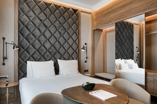 King Room image 2