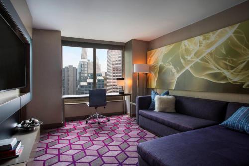 Fantastic Suite, 1 King, Sofa bed, Broadway View