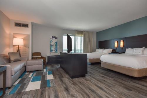 2 queen beds, 1 sofa bed