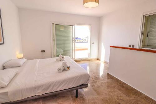 Rentaliday Cristianos Penthouse - Tap to explore photos