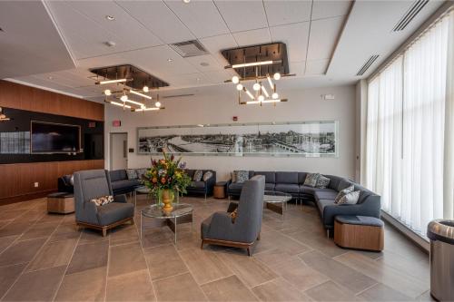 ล็อบบี้, Courtyard by Marriott Rochester Downtown near ท้องฟ้าจำลอง สตราเซนเบิร์ก