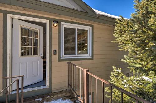 Blue River Condo with Views - 5 Mi to Breckenridge! near McCullough Gulch Trailhead