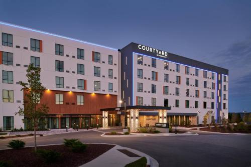 Courtyard by Marriott Petoskey at Victories Square