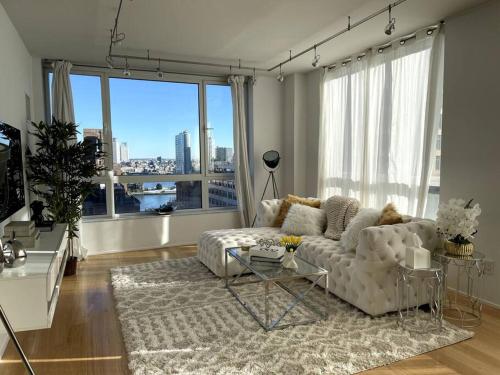 Large 3 bedroom 2 Blocks from Times Square