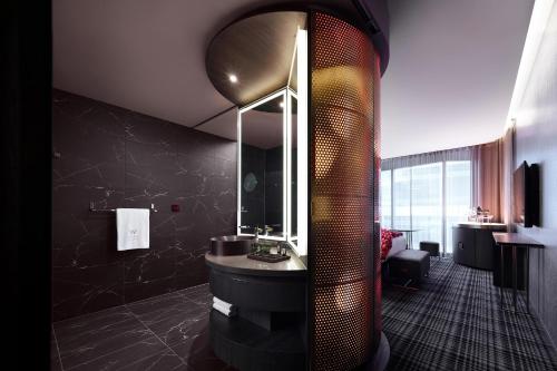 room detail thumbnail 2