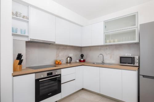 One-Bedroom Apartment image 9