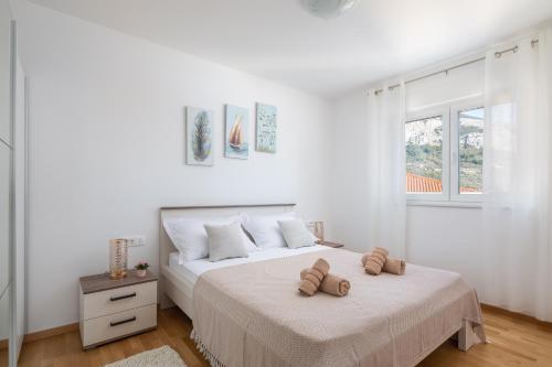 One-Bedroom Apartment image 6