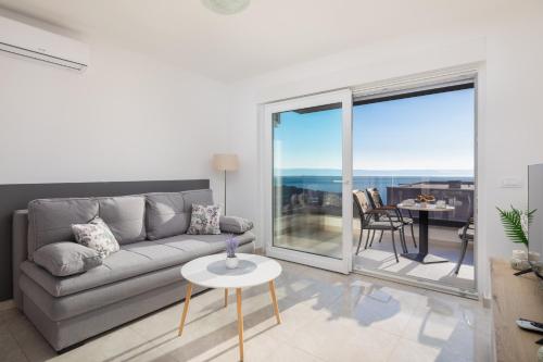 One-Bedroom Apartment image 3