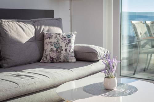 One-Bedroom Apartment image 1