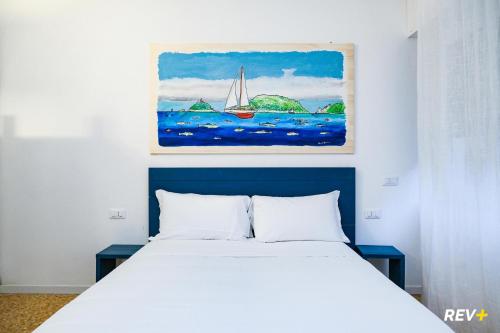 Double Room image 10
