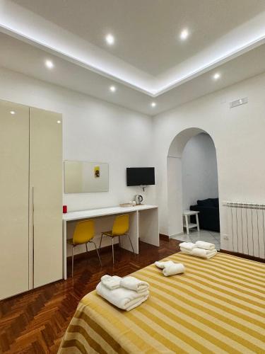 SoLuMa' Chiaja Rooms – Naples, CO