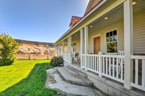 Custom Home w/ Decks in Boulder! Gateway to Parks! in Boldera (UT)